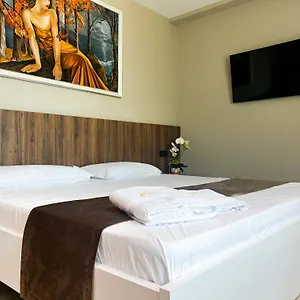 jata-crown-hotel.hotels-in-tirana.com/